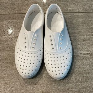 Native Shoes Size W7